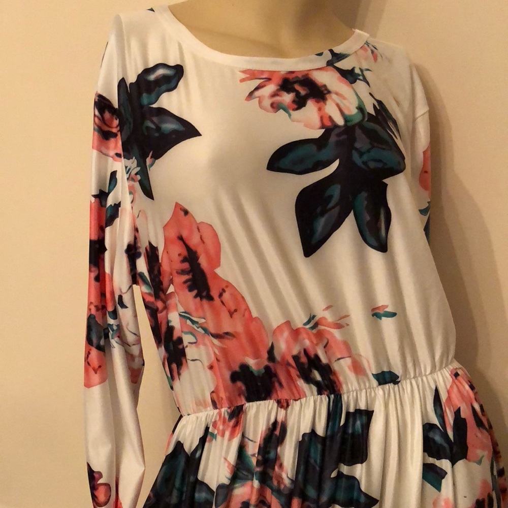 Gorgeous floor length floral dress with pockets - Picture 3 of 8